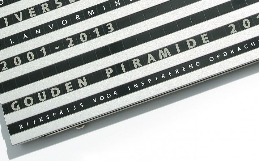 Plaquette Gouden Piramide